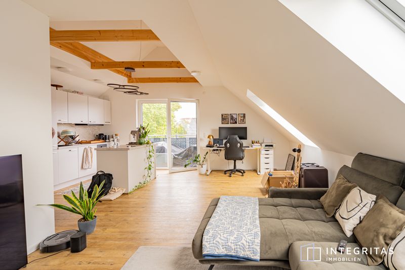 Modernisierte 2- Zimmer-Wohnung im Neubau mit Balkon und Wohnküche